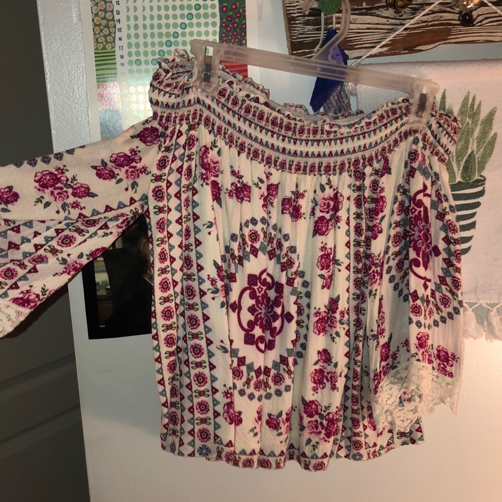 OFF THE SHOULDER BLOUSE